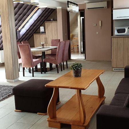 Sárvár Szabo Lux Apartman מראה חיצוני תמונה