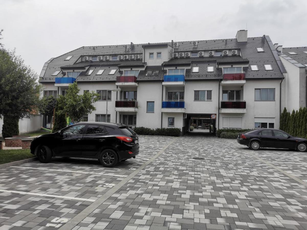 Sárvár Szabo Lux Apartman מראה חיצוני תמונה